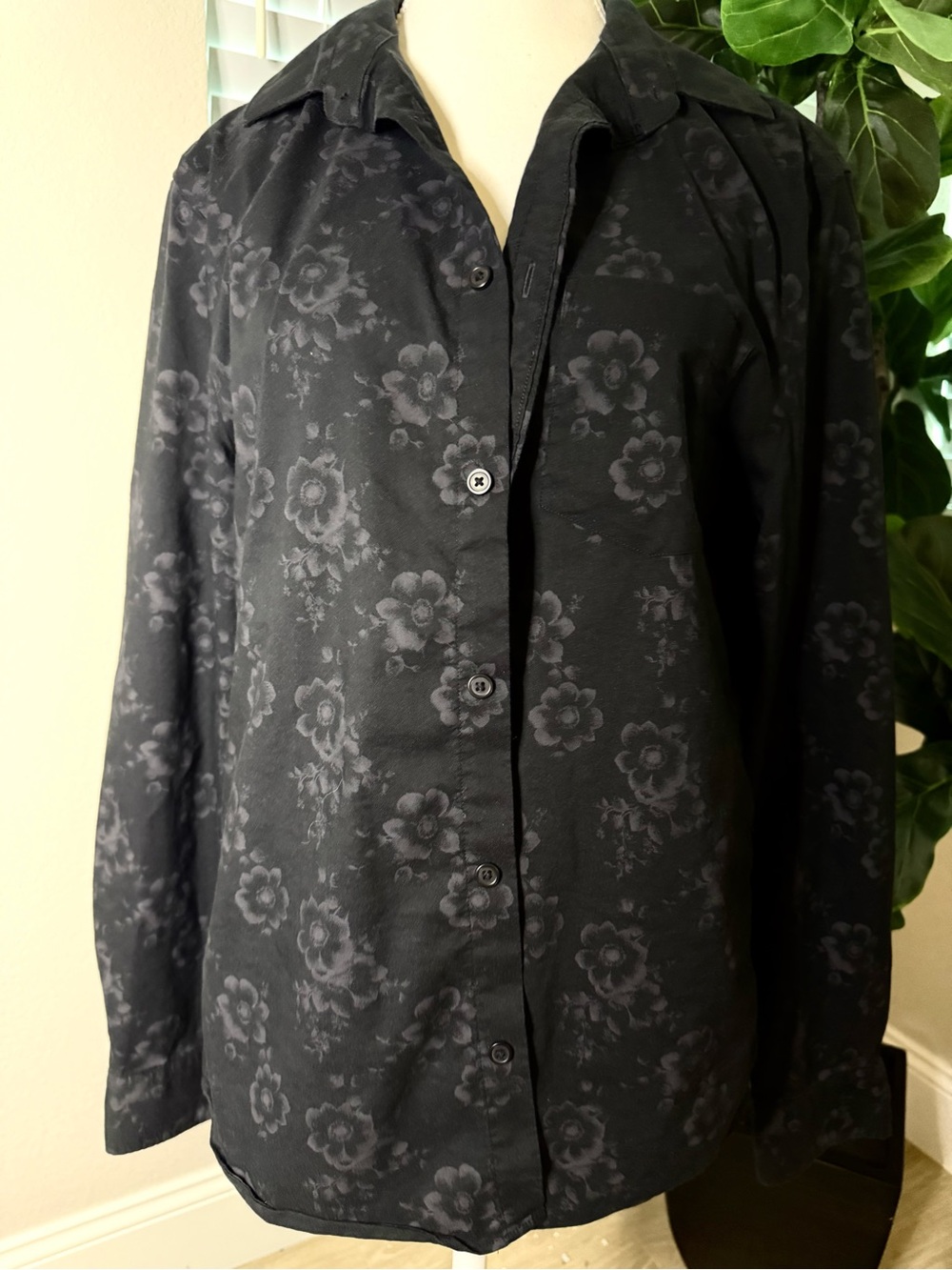 Express Men's Black Floral Shirt Jacket size M